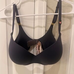 Victoria's Secret Incredible Seamless Molded T-Shirt Bra